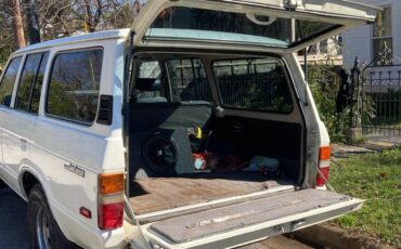 Toyota-land-cruiser-1985-white-3