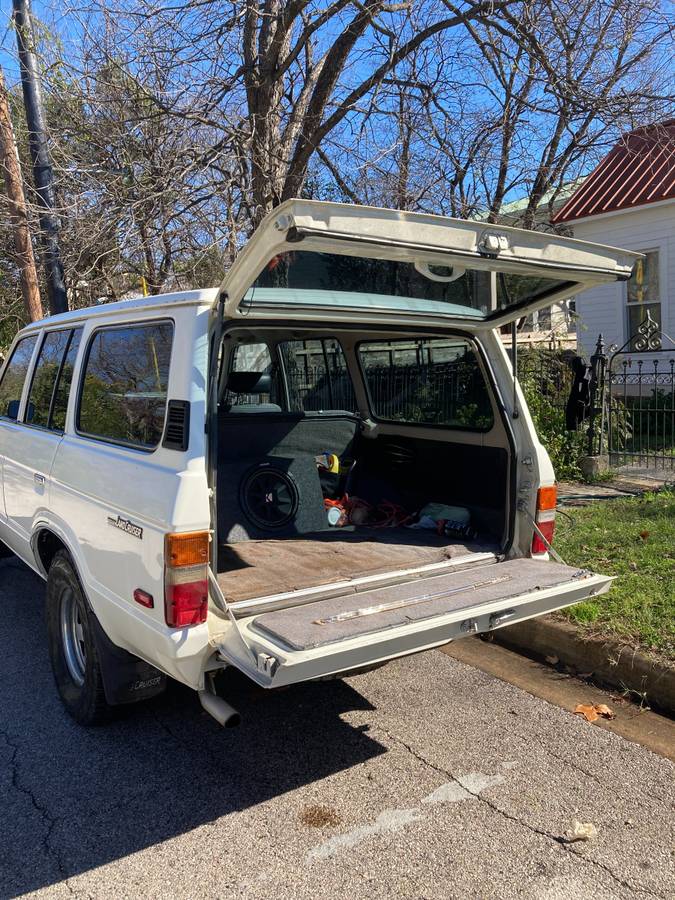 Toyota-land-cruiser-1985-white-3
