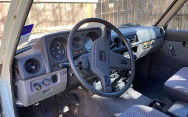 Toyota-land-cruiser-1985-white-4