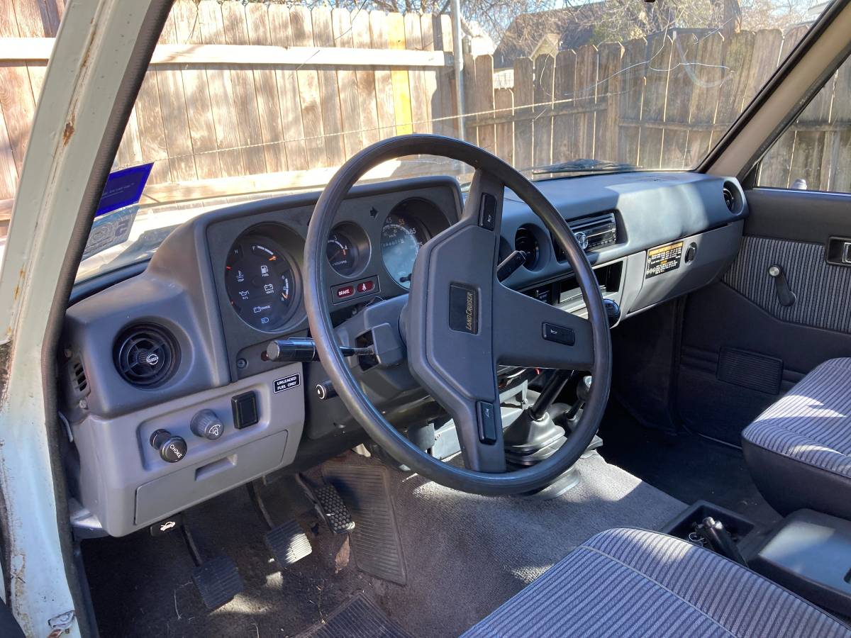 Toyota-land-cruiser-1985-white-4
