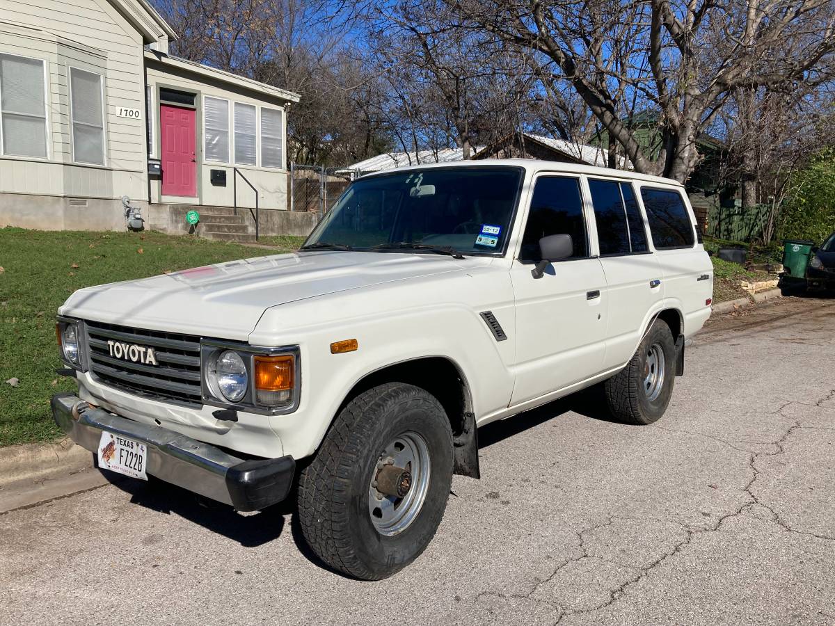 Toyota-land-cruiser-1985-white