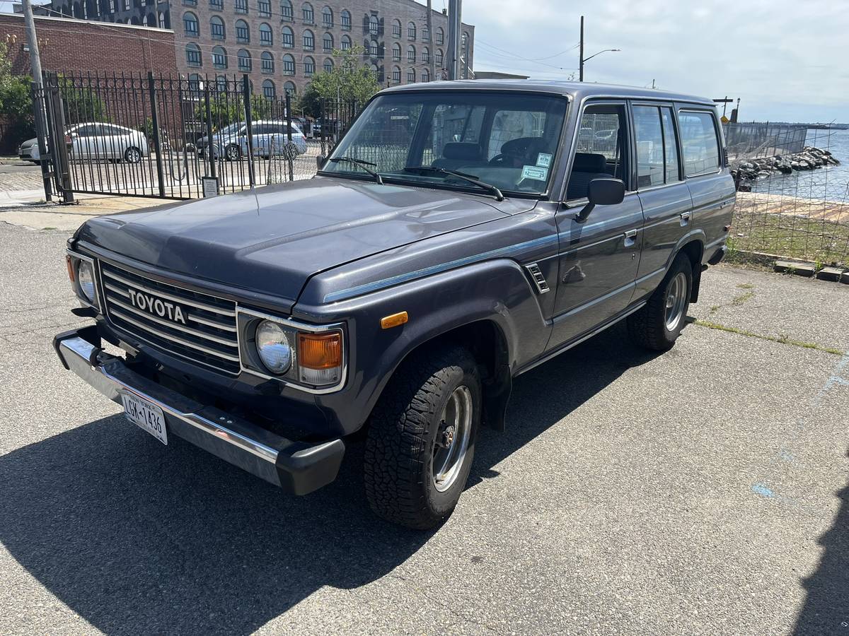 Toyota-land-cruiser-1987-blue