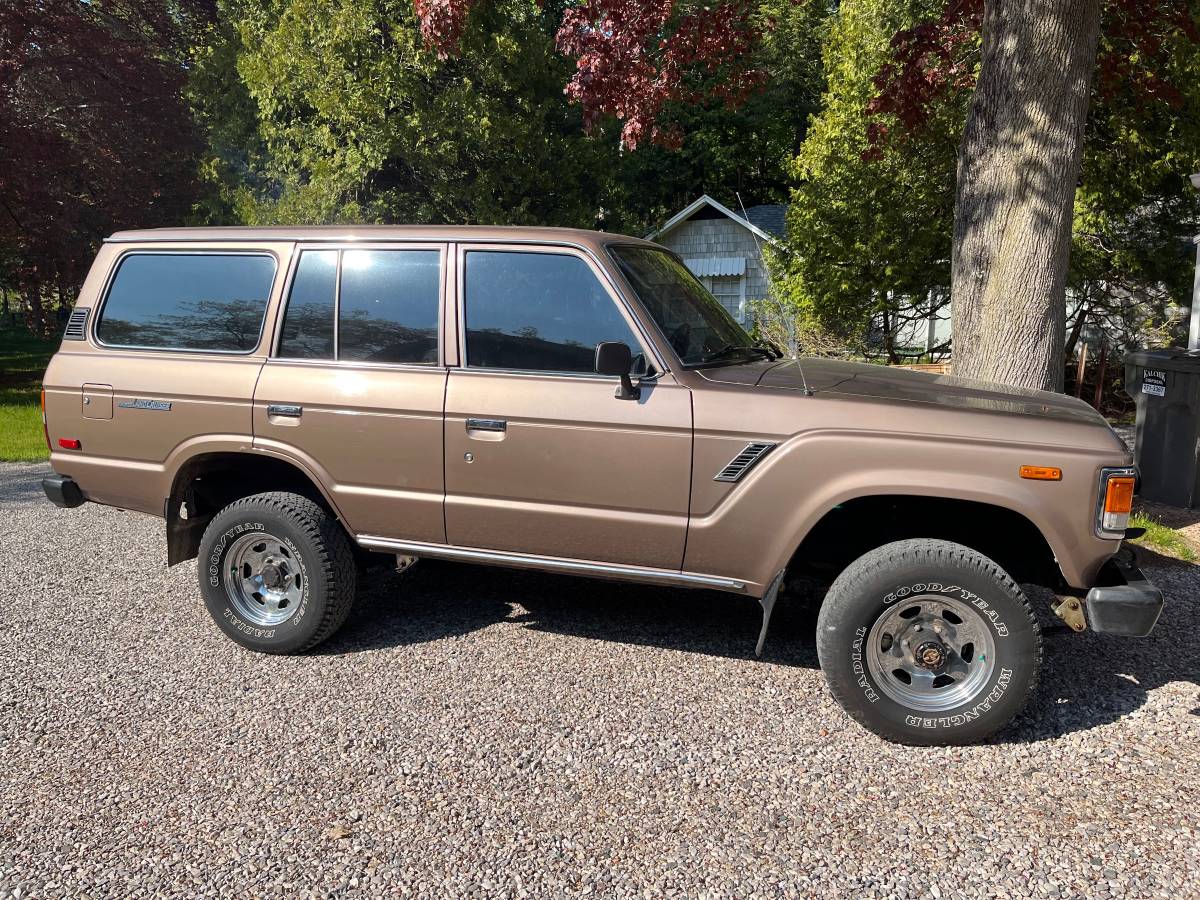 Toyota-land-cruiser-1987-brown