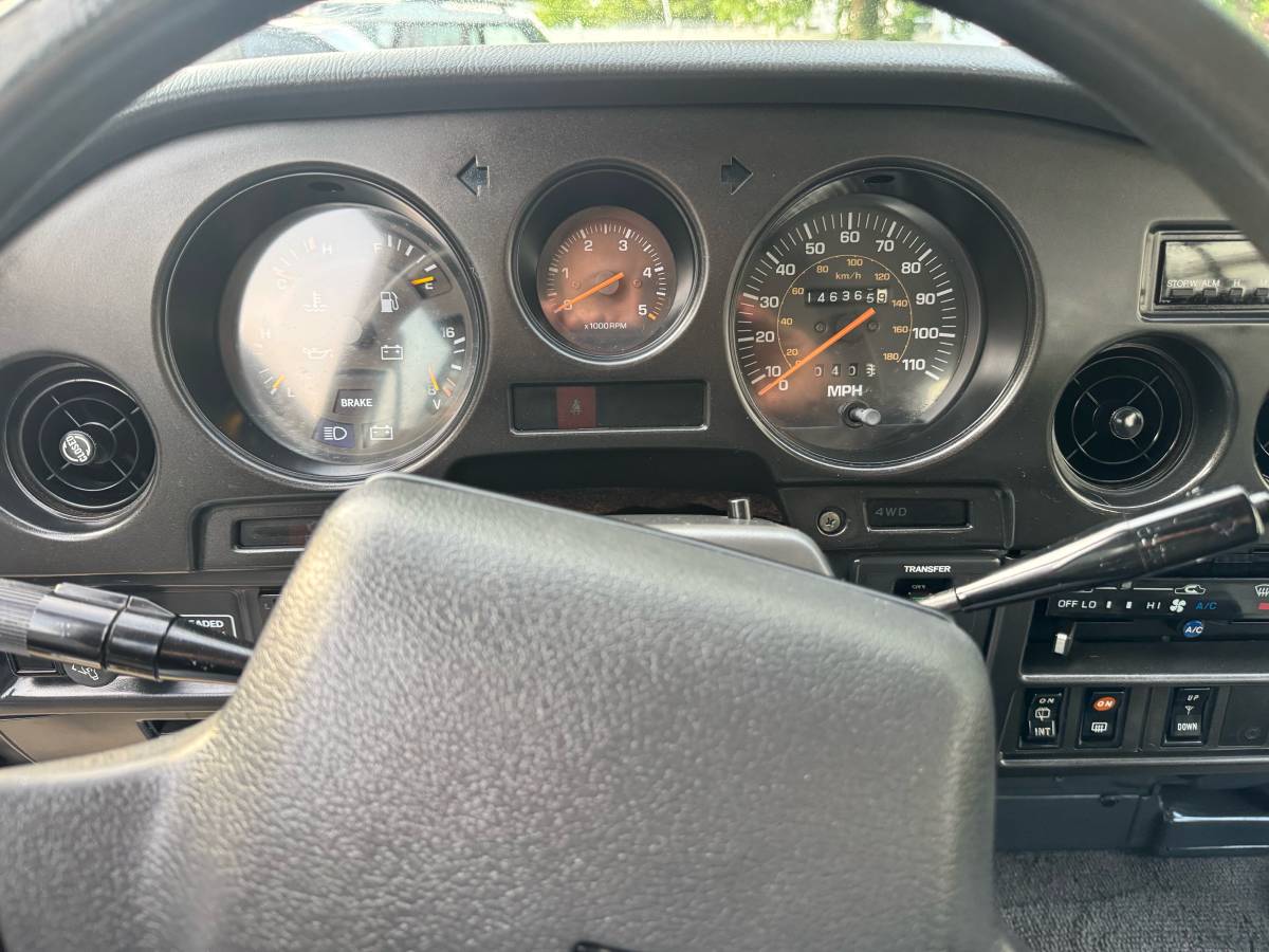 Toyota-land-cruiser-1989-silver-1