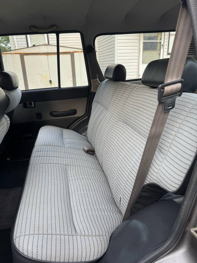Toyota-land-cruiser-1989-silver-11