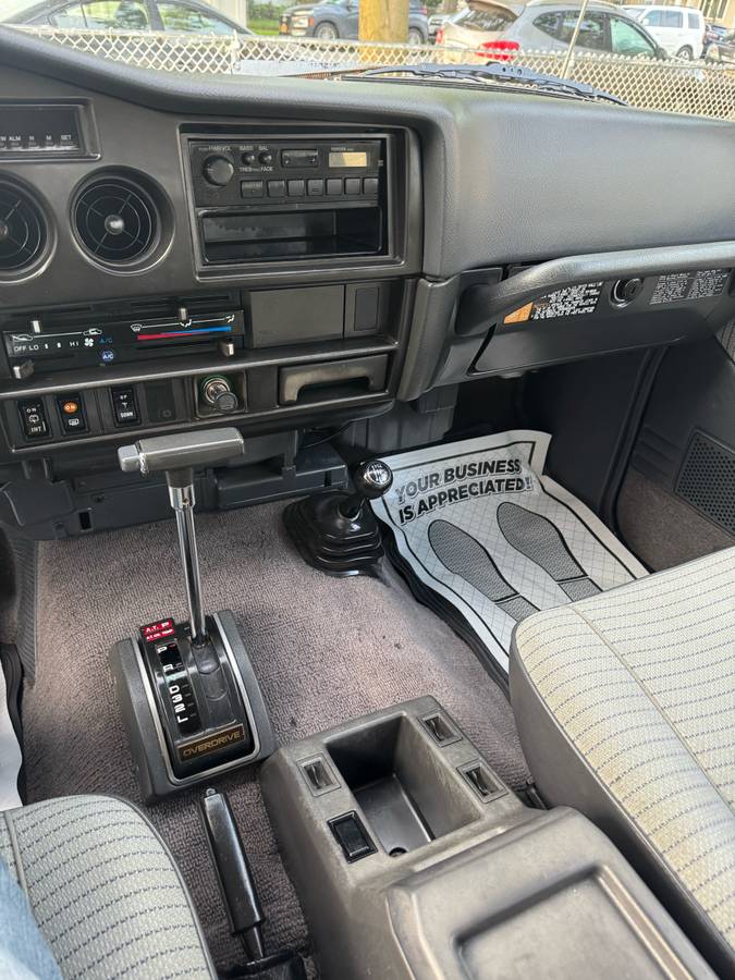 Toyota-land-cruiser-1989-silver-12