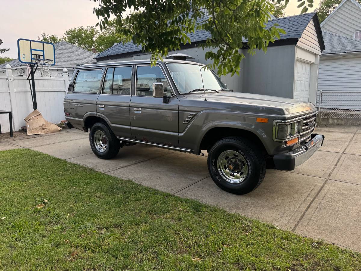 Toyota-land-cruiser-1989-silver
