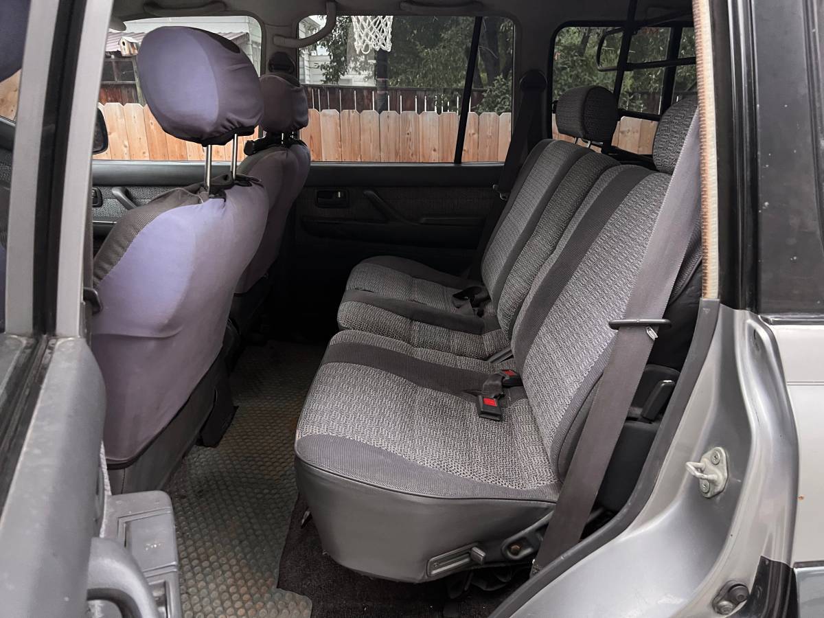 Toyota-land-cruiser-1991-grey-4