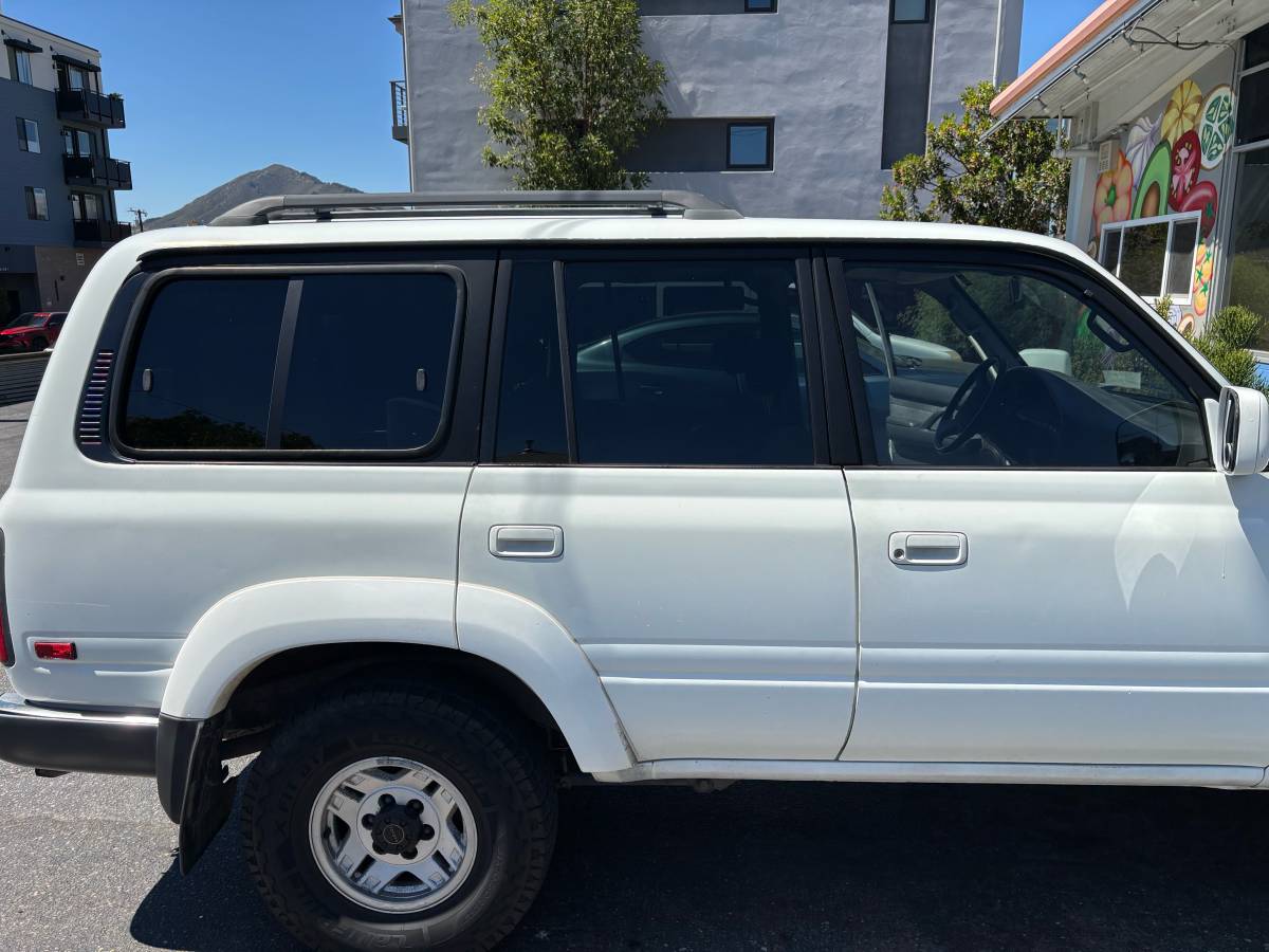 Toyota-land-cruiser-1991-white-15
