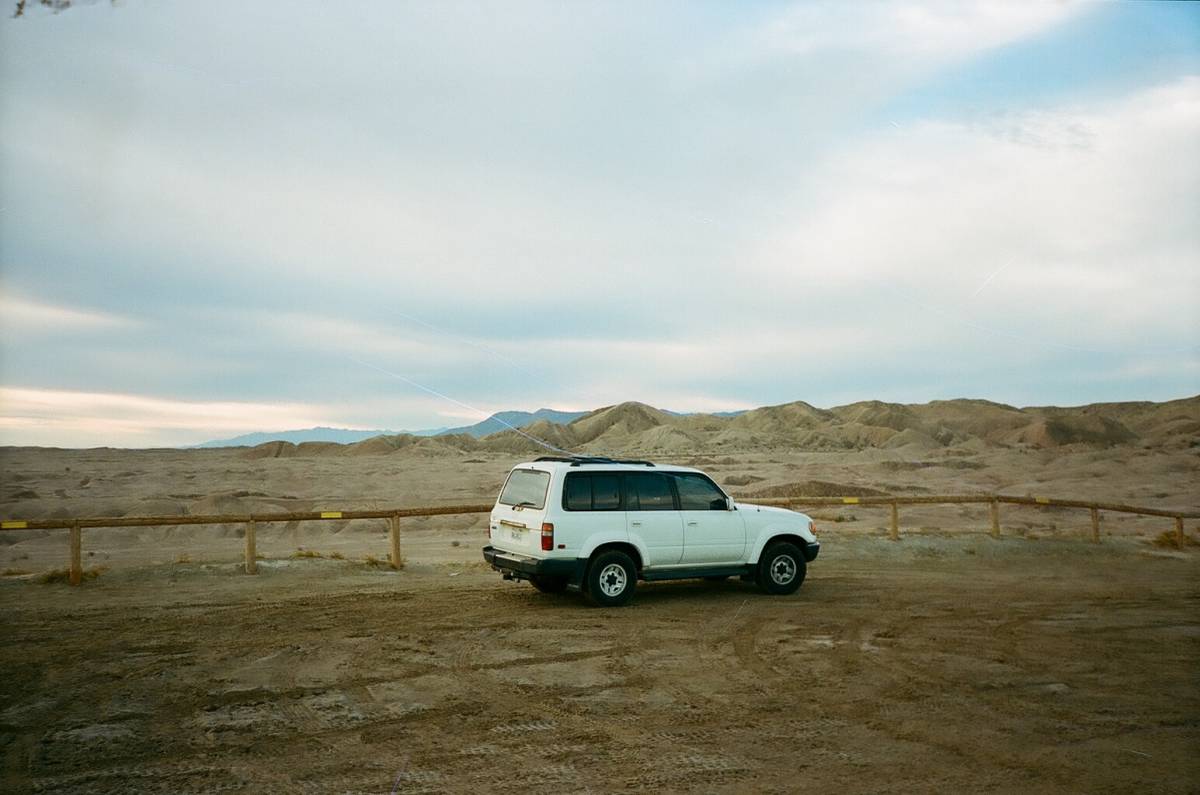 Toyota-land-cruiser-1991-white-2