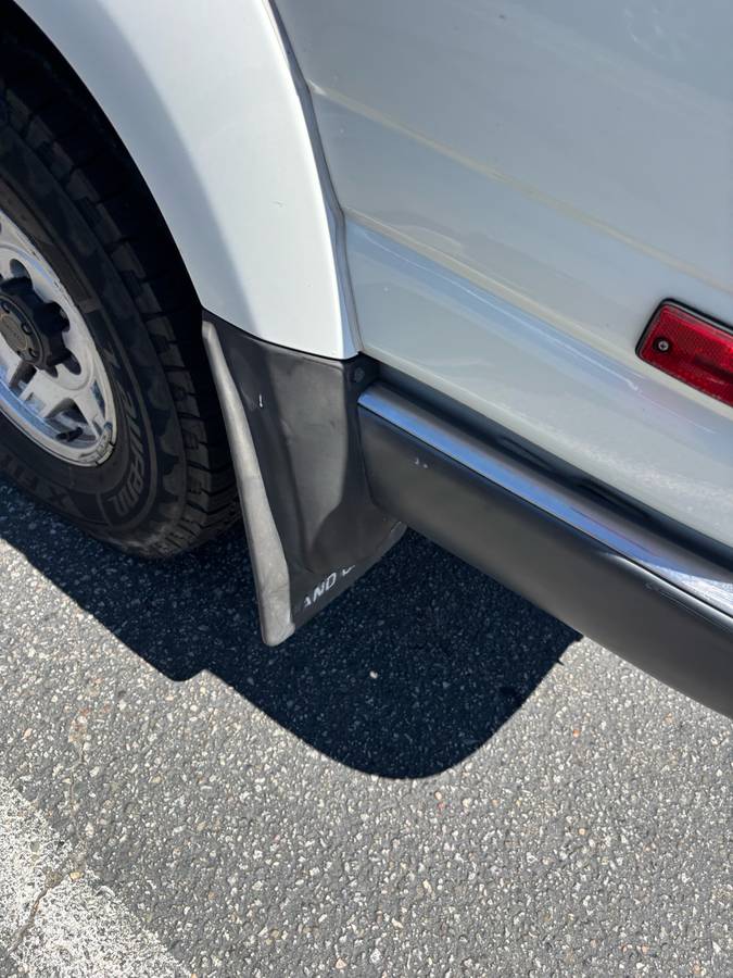 Toyota-land-cruiser-1991-white-9