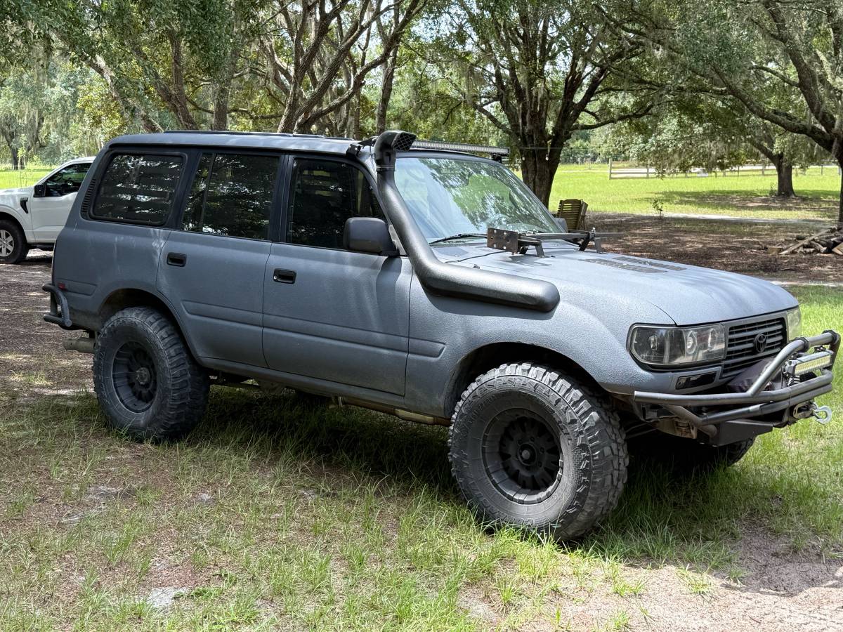 Toyota-land-cruiser-1995-grey-1