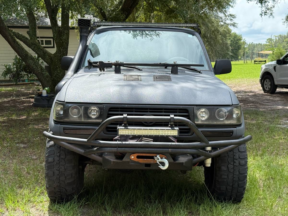 Toyota-land-cruiser-1995-grey-2
