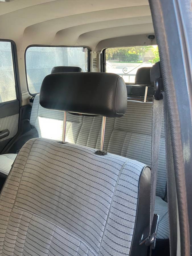 Toyota-land-cruiser-base-1988-grey-10