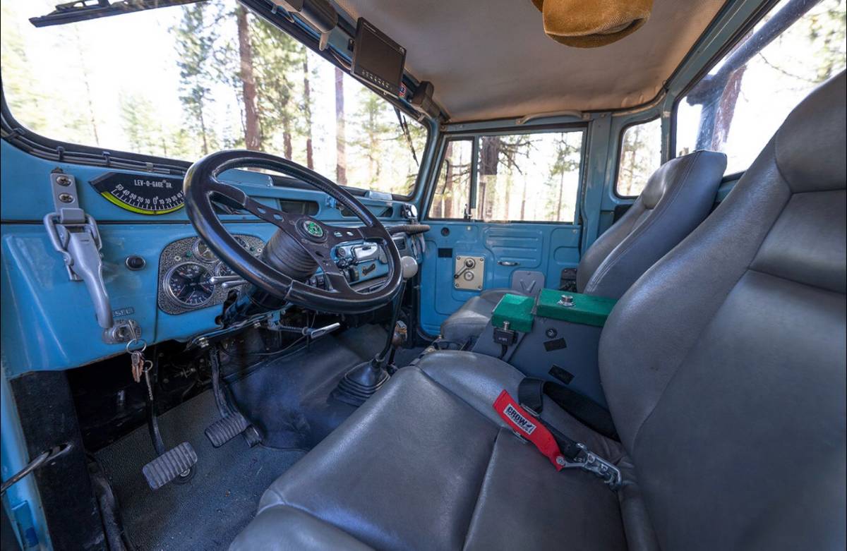 Toyota-land-cruiser-diesel-1965-blue-4