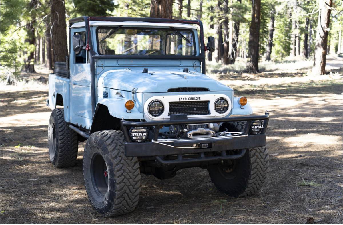 Toyota-land-cruiser-diesel-1965-blue