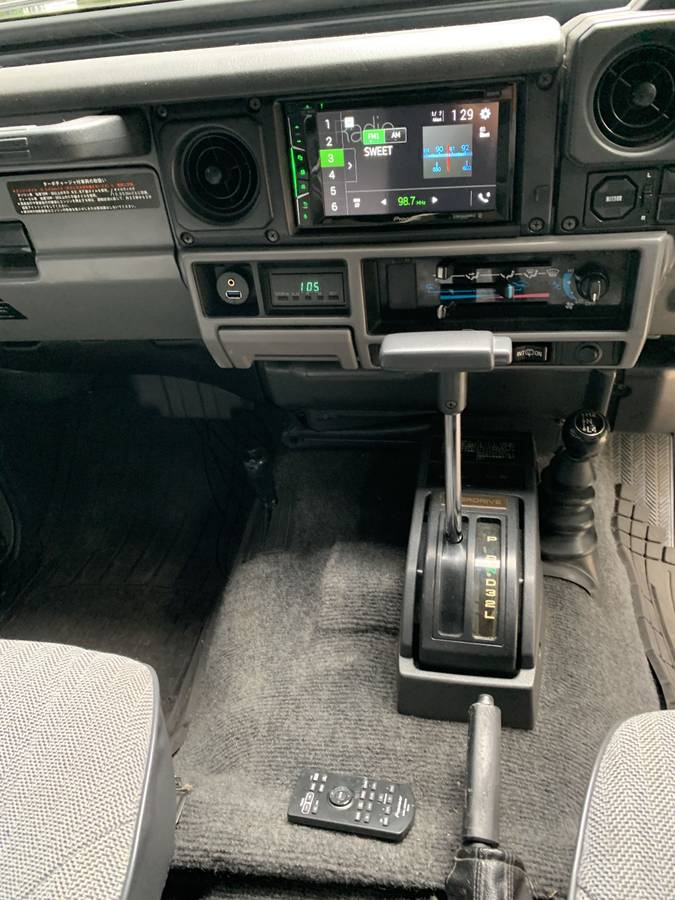 Toyota-land-cruiser-diesel-1988-silver-8