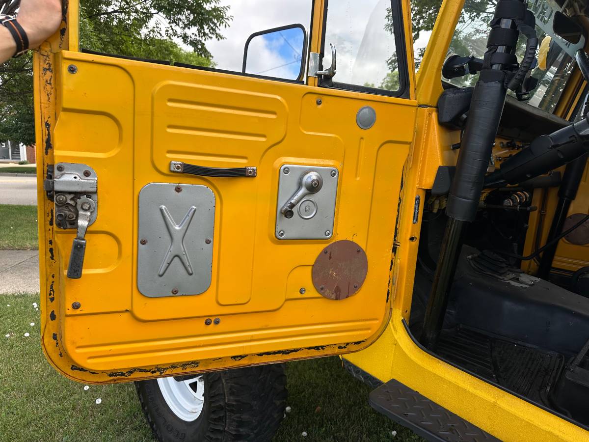 Toyota-land-cruiser-fj-40-1972-yellow-12