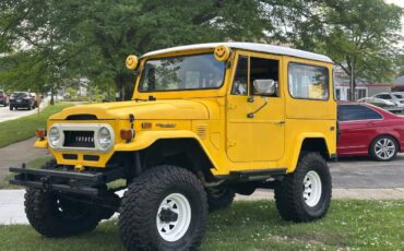 Toyota-land-cruiser-fj-40-1972-yellow
