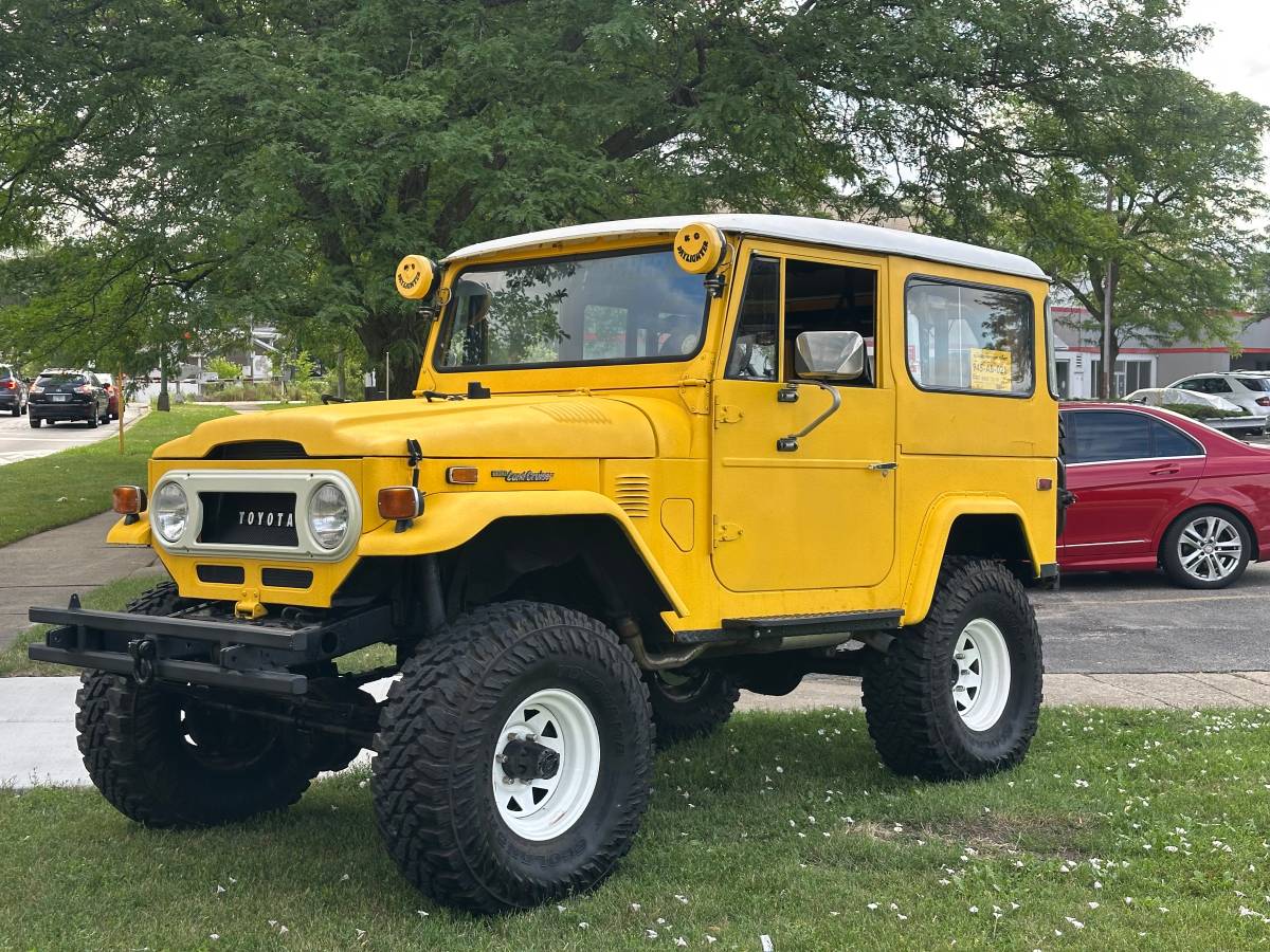 Toyota-land-cruiser-fj-40-1972-yellow