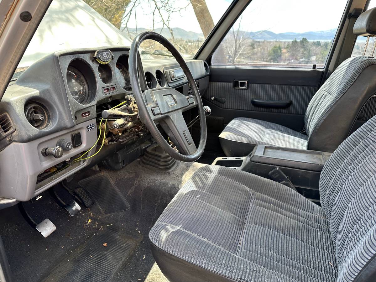 Toyota-land-cruiser-fj-65-1986-blue-4