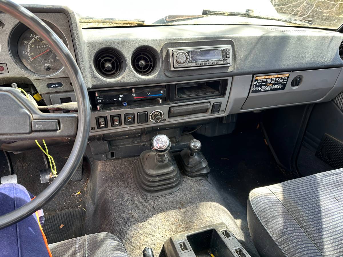 Toyota-land-cruiser-fj-65-1986-blue-6