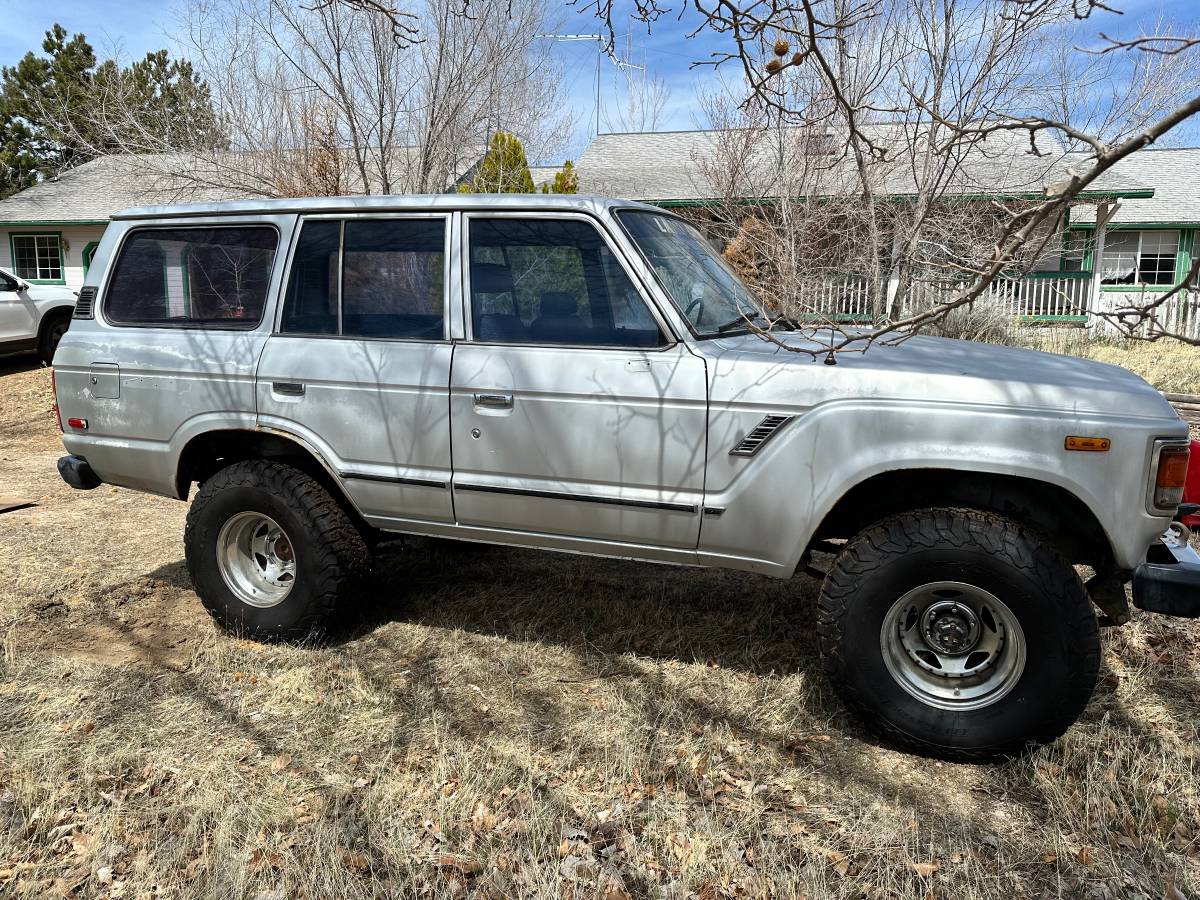 Toyota-land-cruiser-fj-65-1986-blue