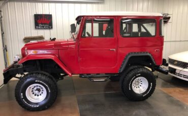 Toyota-land-cruiser-fj40-1970-red-10