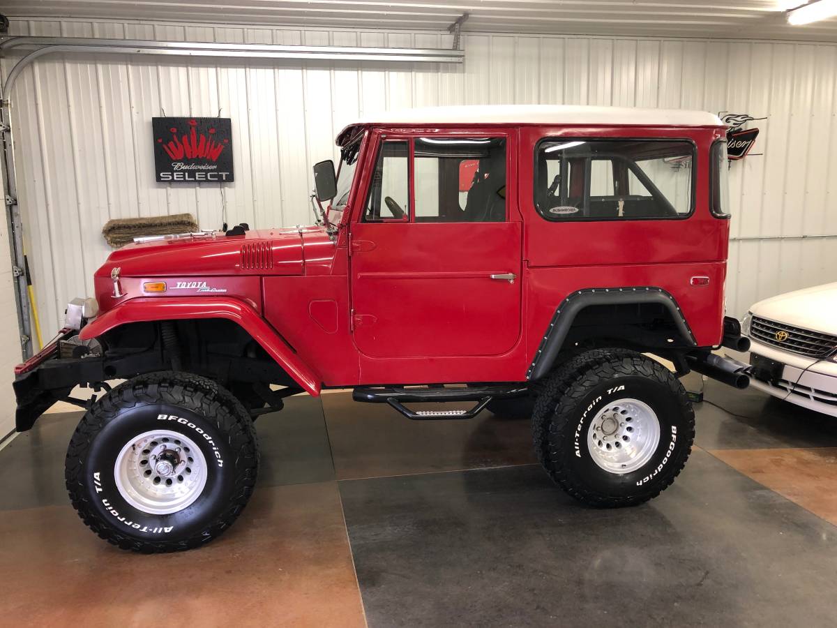 Toyota-land-cruiser-fj40-1970-red-10