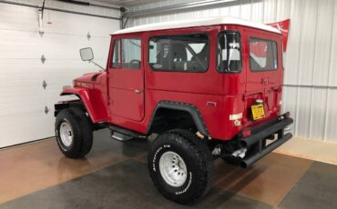 Toyota-land-cruiser-fj40-1970-red-11