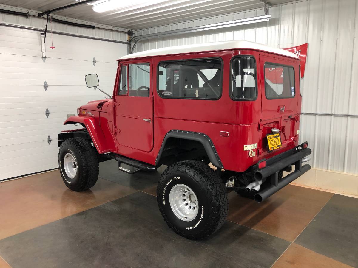 Toyota-land-cruiser-fj40-1970-red-11