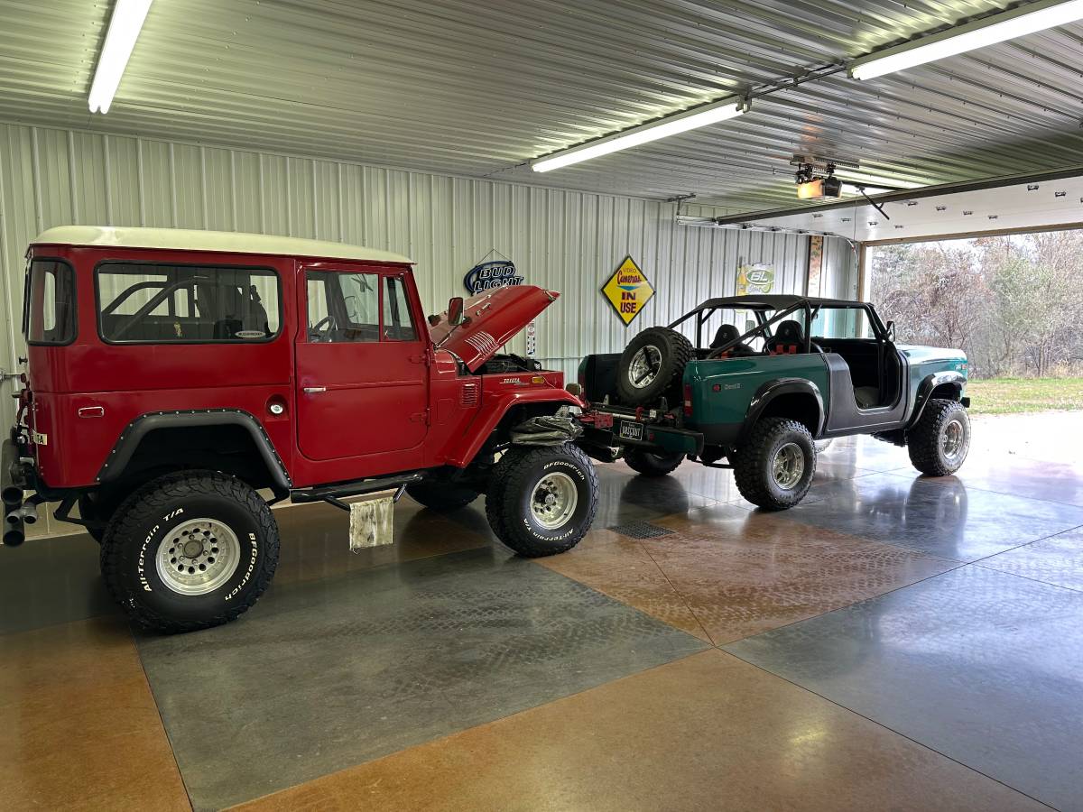 Toyota-land-cruiser-fj40-1970-red-13