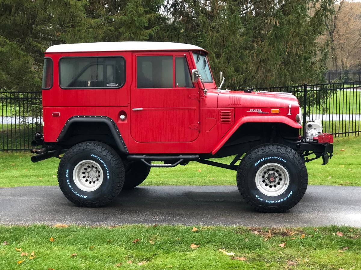 Toyota-land-cruiser-fj40-1970-red