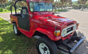 Toyota-land-cruiser-fj40-1977-red-1