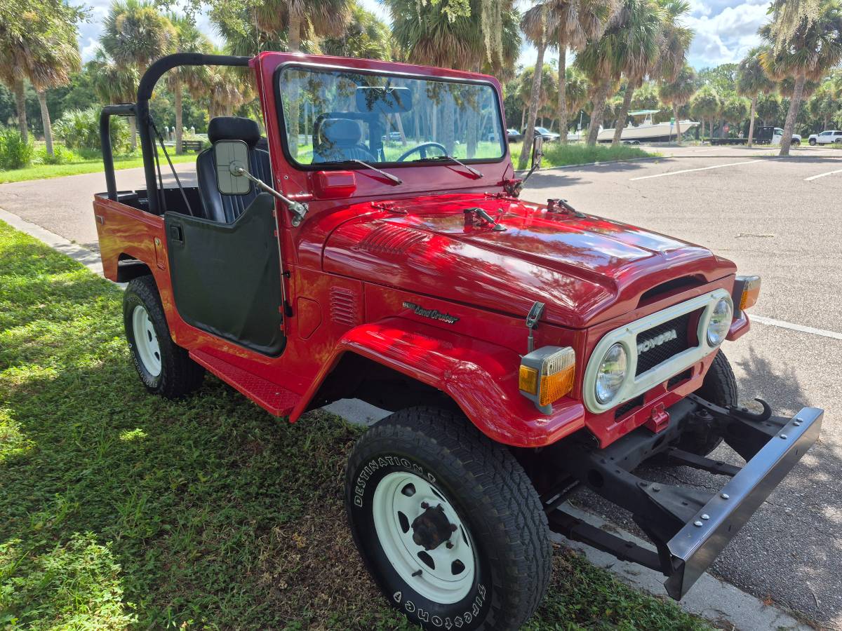 Toyota-land-cruiser-fj40-1977-red-1