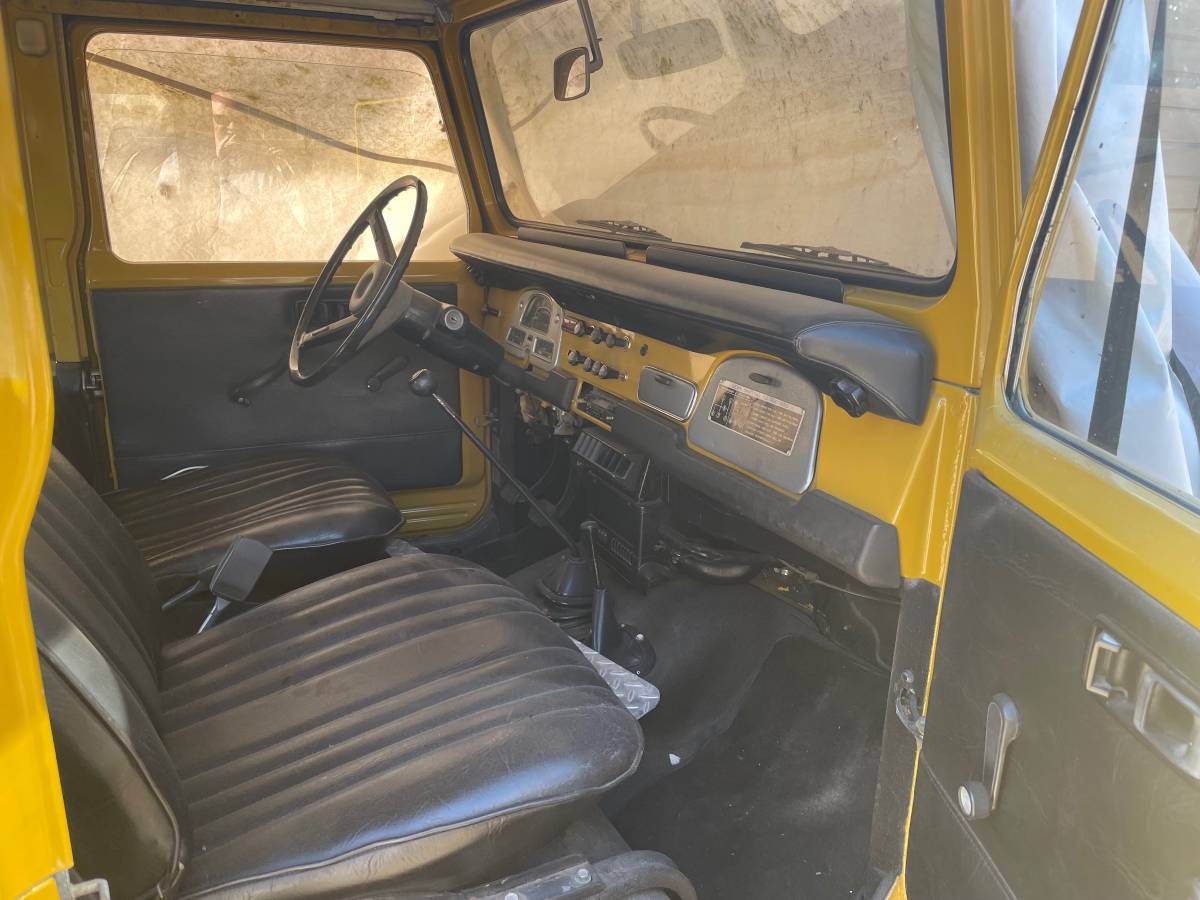 Toyota-land-cruiser-fj40-1978-1