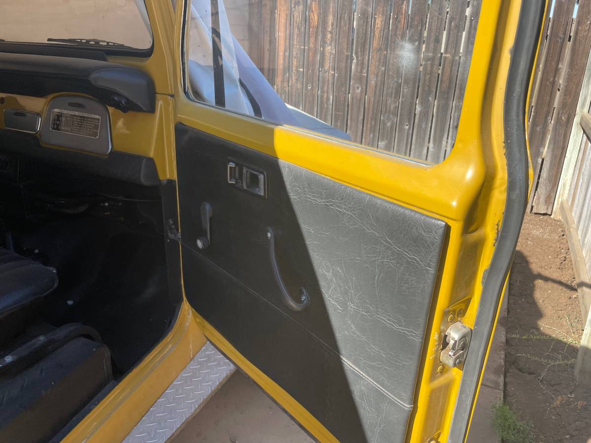 Toyota-land-cruiser-fj40-1978-12