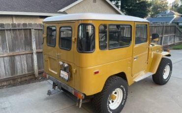 Toyota-land-cruiser-fj40-1978-3