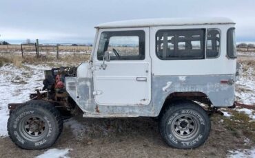 Toyota-land-cruiser-fj40-1978-white-1