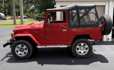 Toyota-land-cruiser-fj40-1979-red-1