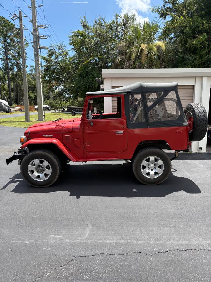 Toyota-land-cruiser-fj40-1979-red-1