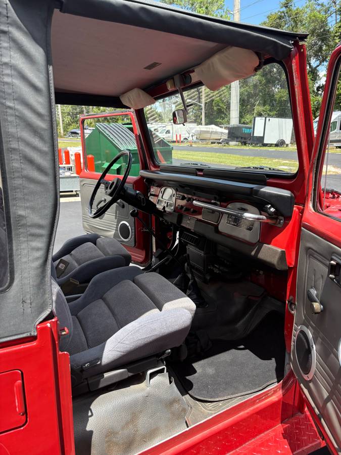 Toyota-land-cruiser-fj40-1979-red-3