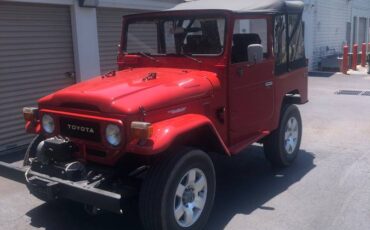 Toyota-land-cruiser-fj40-1979-red-5