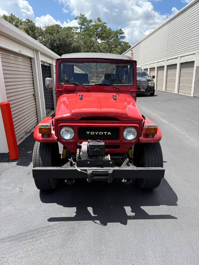 Toyota-land-cruiser-fj40-1979-red