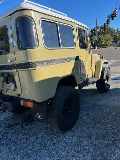 Toyota-land-cruiser-fj40-1980-2