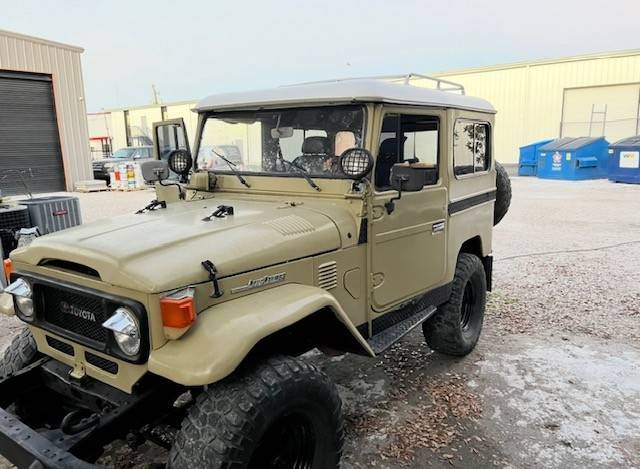 Toyota-land-cruiser-fj40-1980-3
