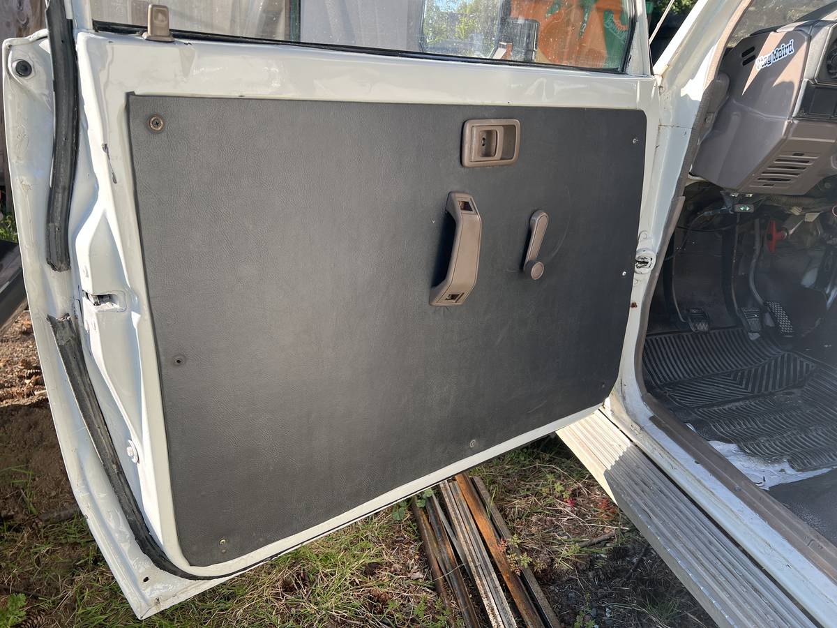 Toyota-land-cruiser-troopy-no-motor-diesel-1990-white-18