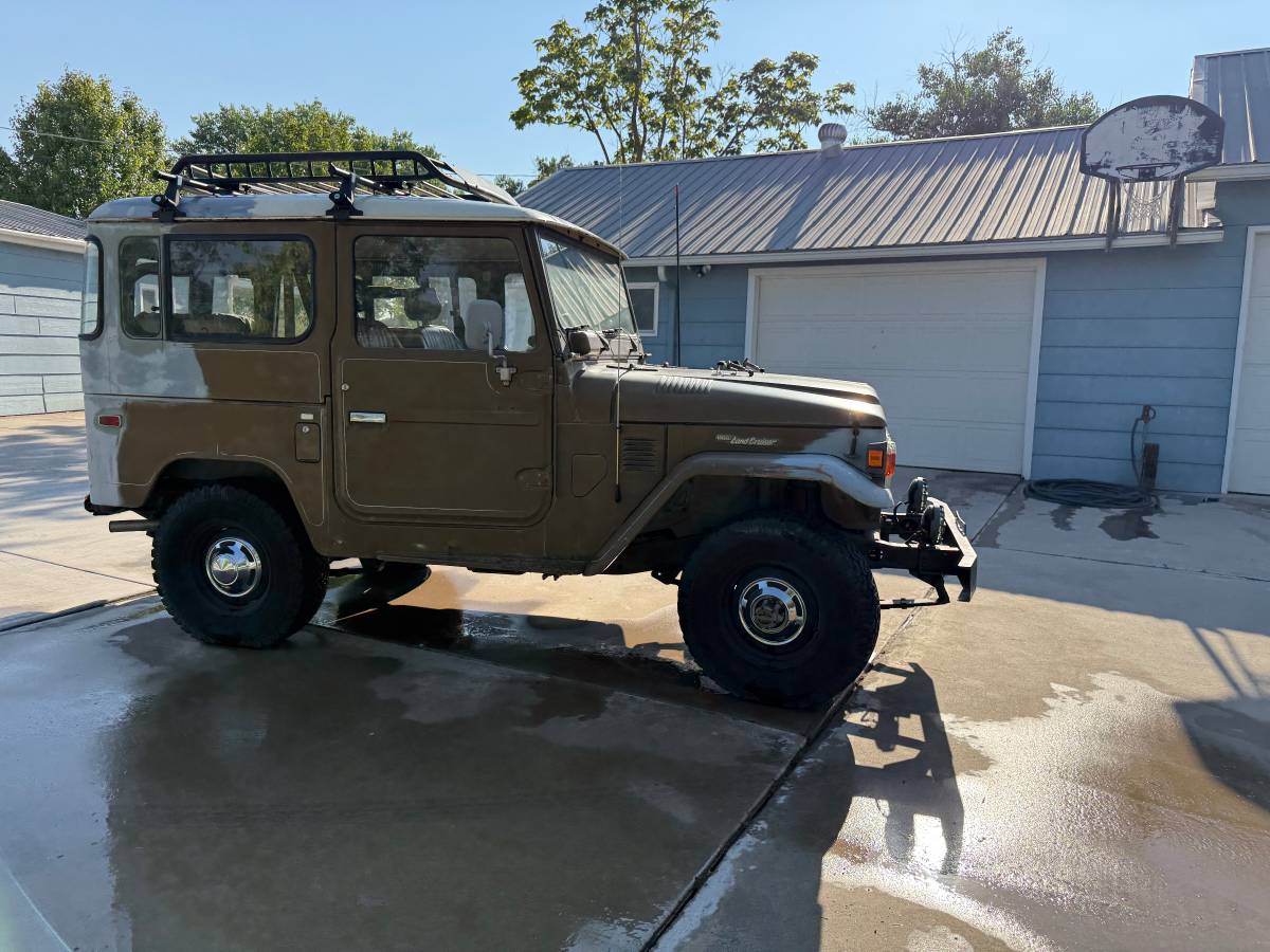 Toyota-landcruiser-1978-brown-1