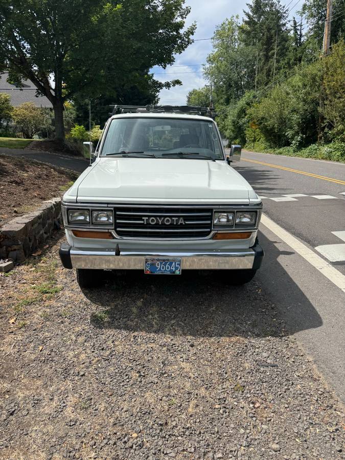 Toyota-landcruiser-1990-white-4