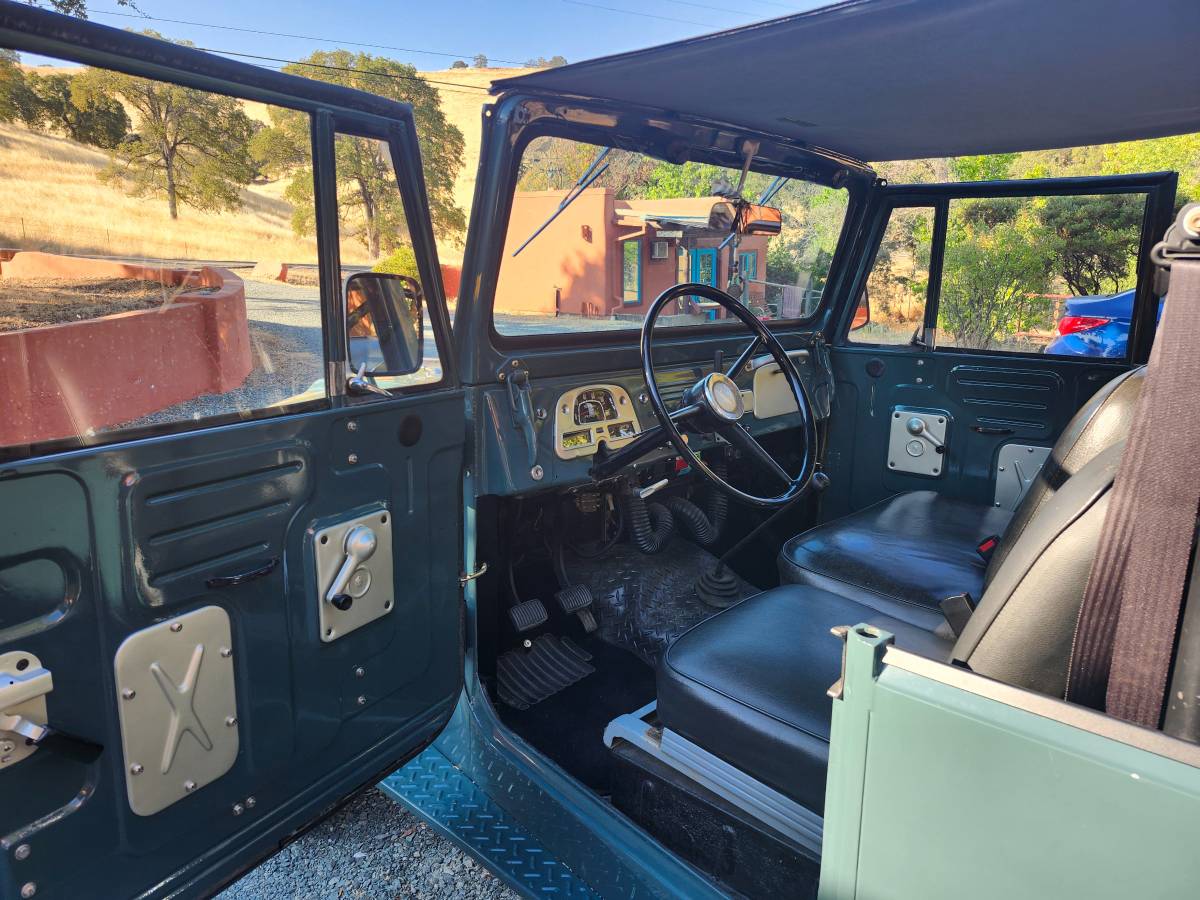 Toyota-landcruiser-fj40-1967-10